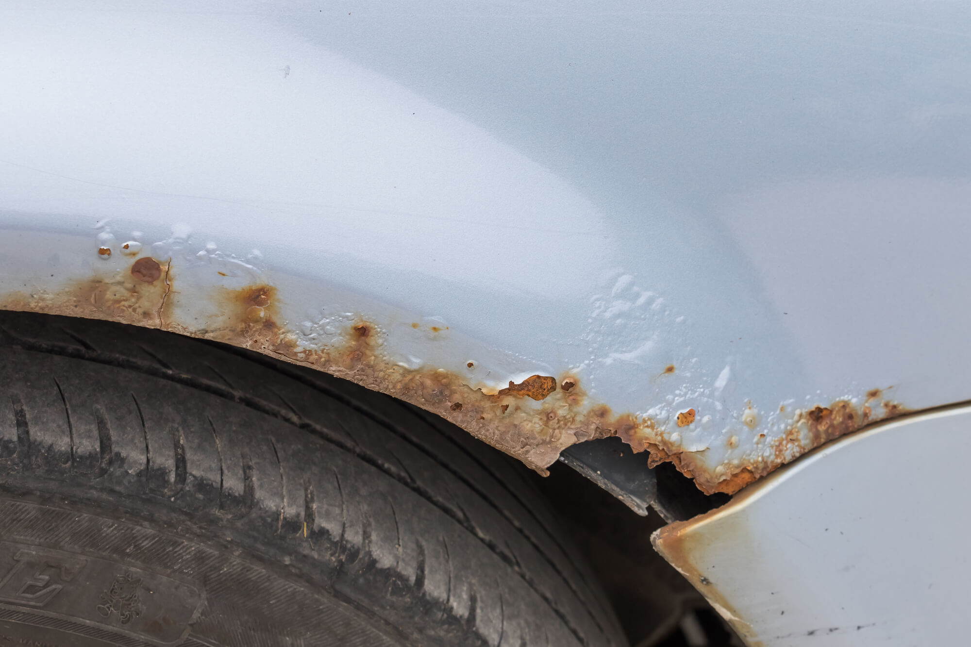 車のサビを放置してはいけない理由