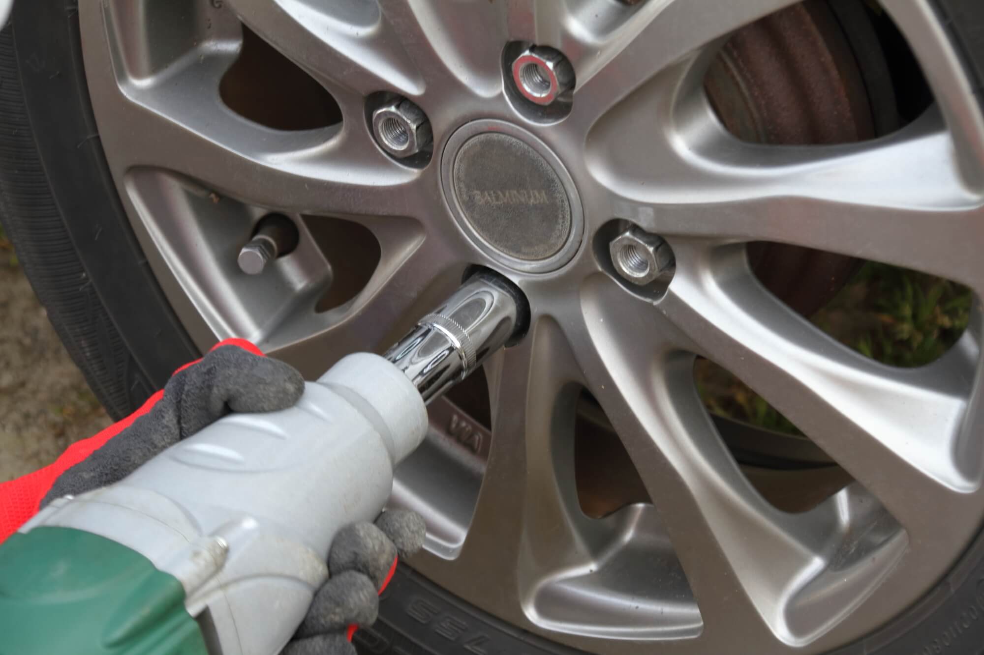 サスペンションをドレスアップ・性能向上のために交換するという手もある